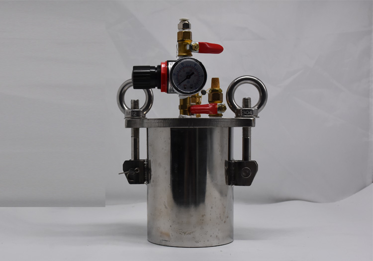 Pneumatic stirring dispensing barrel